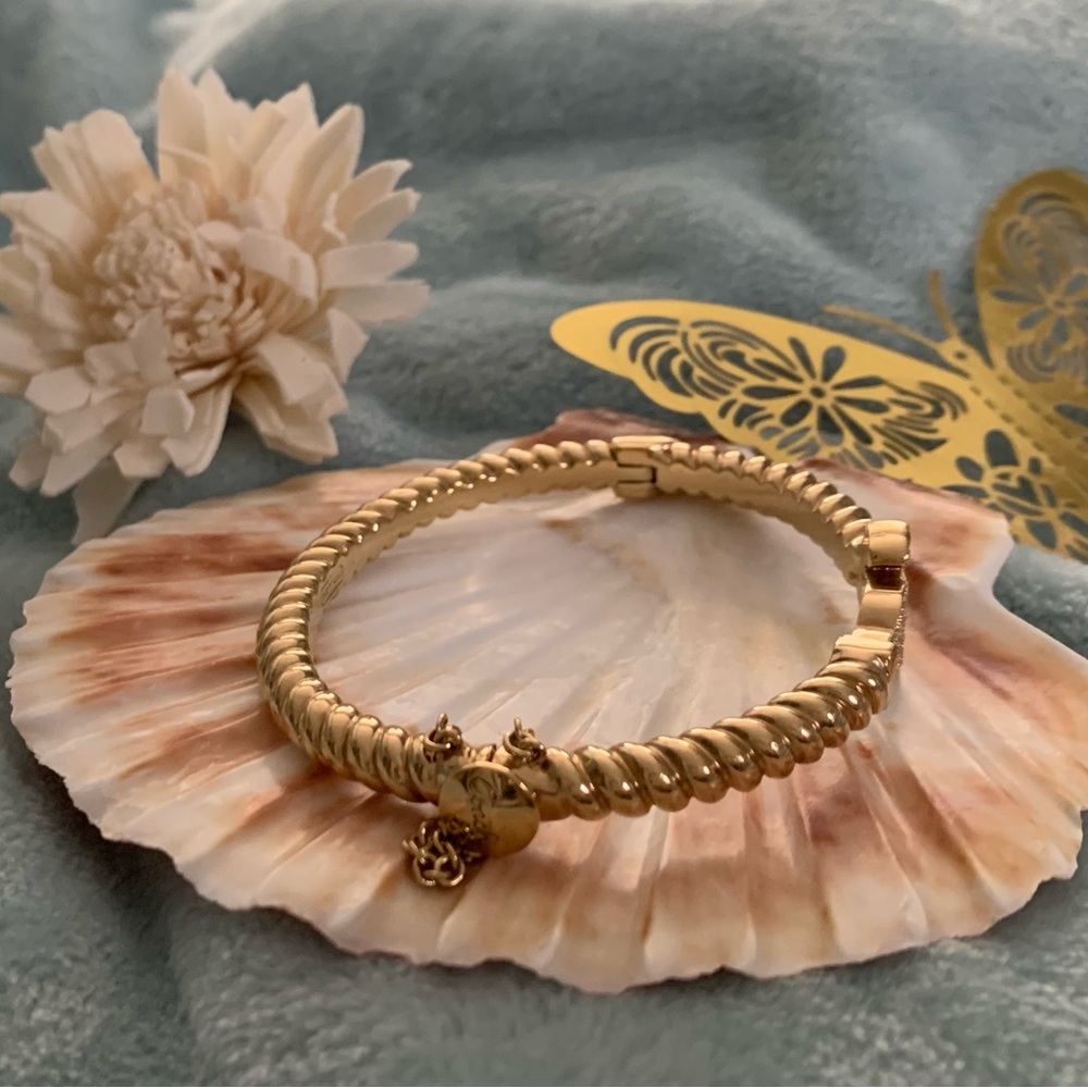 ⚓️⭐️COACH NWOT RARE STUNNING GOLD ANCHOR WITH CRYSTALS HINGED BANGLE BRACELET - Picture 4 of 6